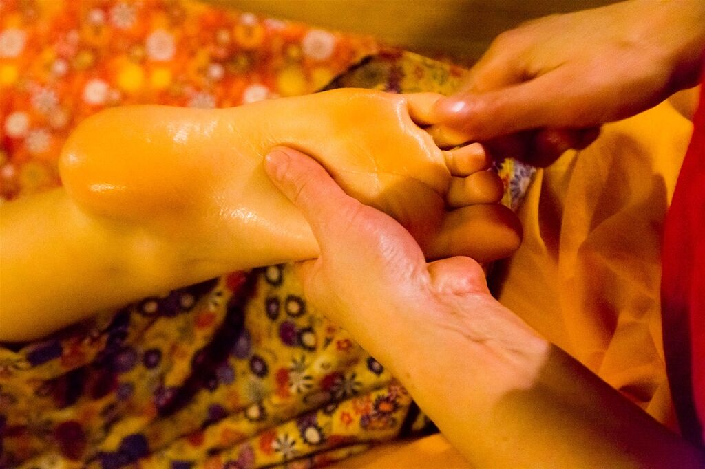 massage pada abhyanga